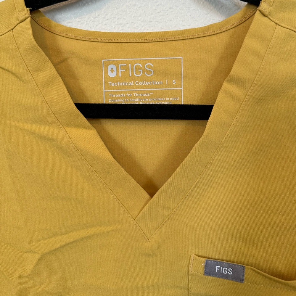 FIGS Catarina One-Pocket Scrub Top